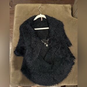 Luxurious Black Poncho with Plush Texture